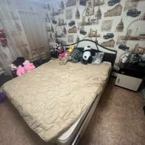 Кровать двуспальная +матрас и две тумбочки, в Каменск-Шахтинском