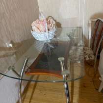 Стол и стулья в хорошем состоянии для кухни, в Грозном