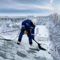 Сброс снега. Очистка кровли от снега и наледи, в Новосибирске