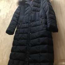 Пуховик из натурального меха носила 1 раз, в Санкт-Петербурге