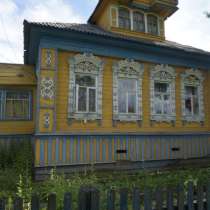 Крепкий бревенчатый дом, в жилой тихой деревне, с хорошим по, в Москве