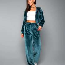 Костюм велюровый, в Магнитогорске