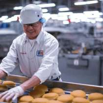 Упаковщик на конвейер по укладке и упаковке булочек, в Москве