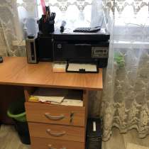 Продам офисные стол и тумба, в Красноярске