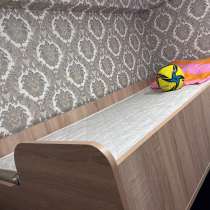 Кровать 2 яросный, снизу диван можно открывать на 2 местеа, в Санкт-Петербурге