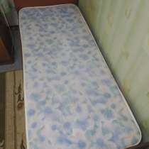 Продаю 2 односпальные кровати с матрацами, в Волгограде