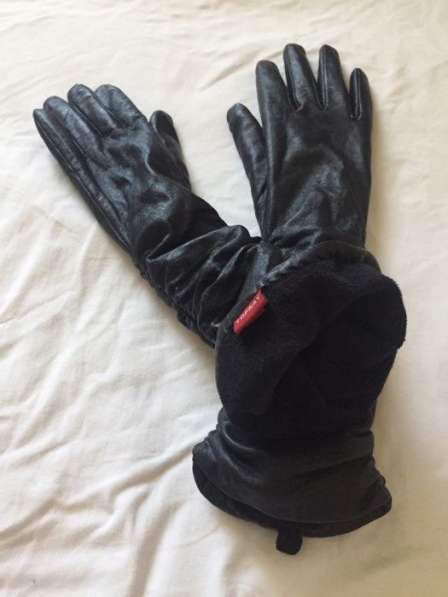 Длинные кожаные перчатки в фото 4