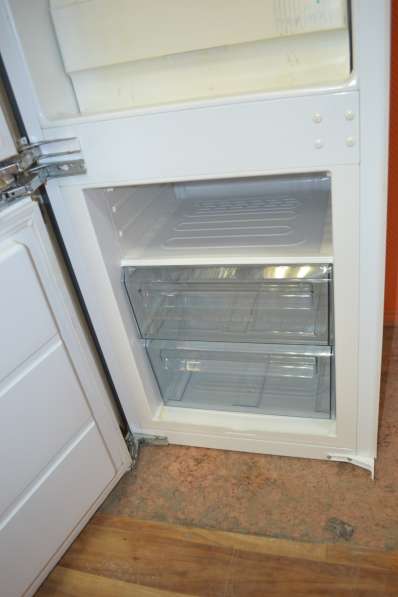 Холодильник AEG KBI290DV Гарантия и Доставка в Москве фото 3