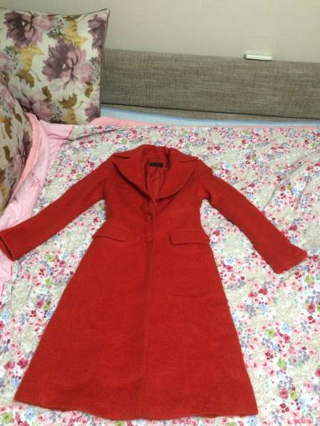 Продам пальто красного цвета от бренда Massimo Dutti