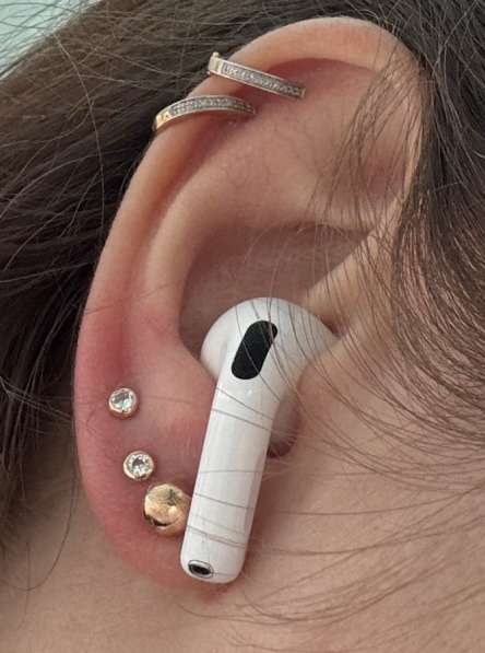 Золотые серьги пусеты с фианитами 375 в Санкт-Петербурге фото 4