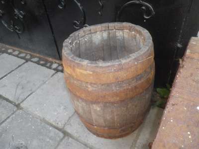 Старинная деревянная бочка в Москве