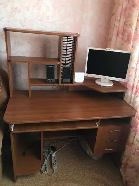 Компьютерный стол в Курчатове