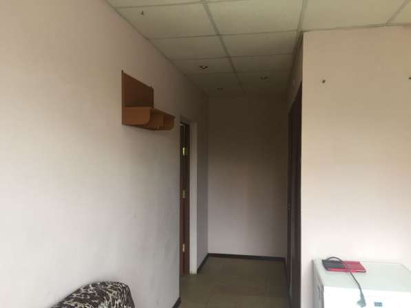 Продам нежилое помещение на 1-ом этаже в жилом доме. первая в Красноярске фото 7