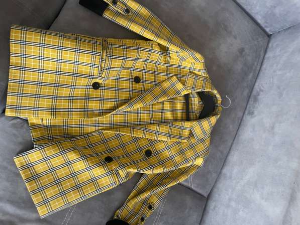 Пиджак желтый