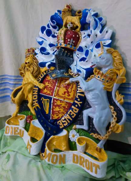 Герб монархов Великобритании в Кингисеппе