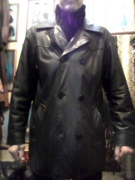 Продаю кожаную куртку мужскую б/у в хорошем состояниию