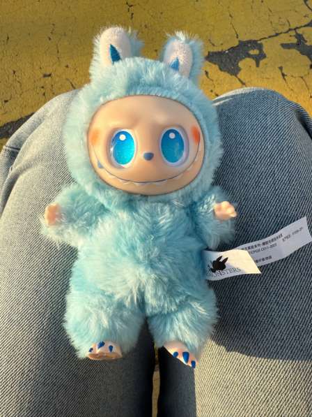 Лабубу синий