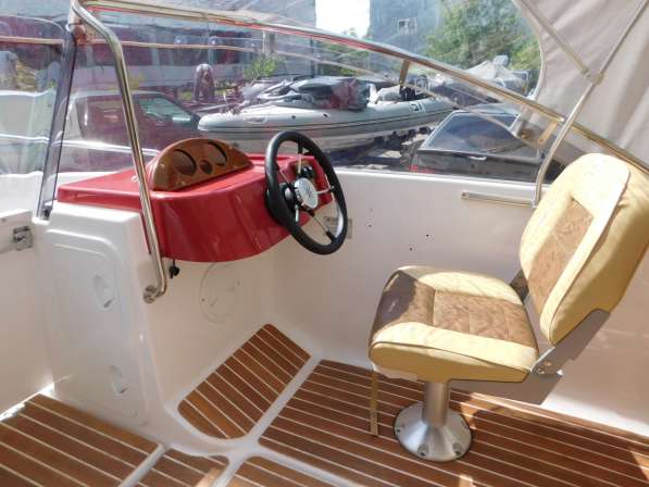 Продажа прогулочного катера Vympel 5400 OPEN BowRider + тент в Санкт-Петербурге фото 4