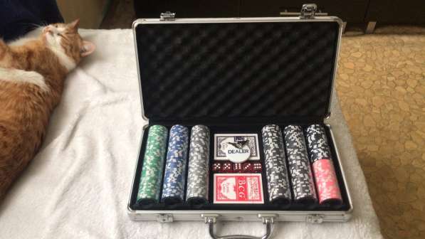 Набор для покера на 300 фишек керамика