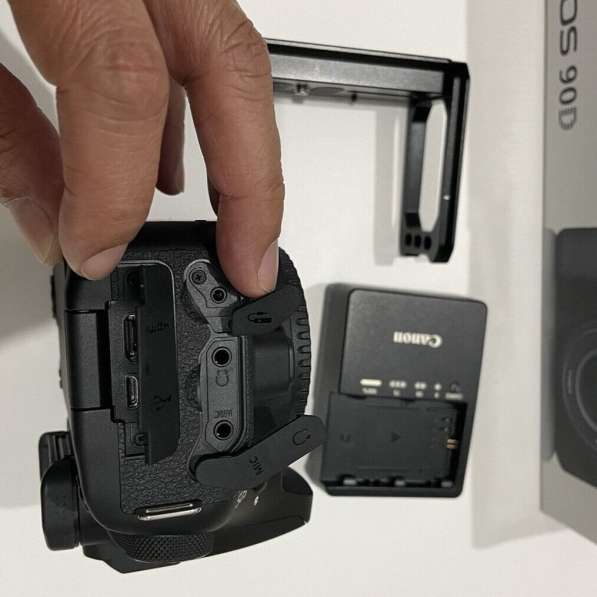 Canon EOS 90D Black Dslr Camera New box