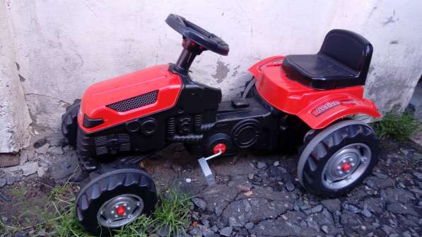 Продается детская игрушка - трактор на педалях