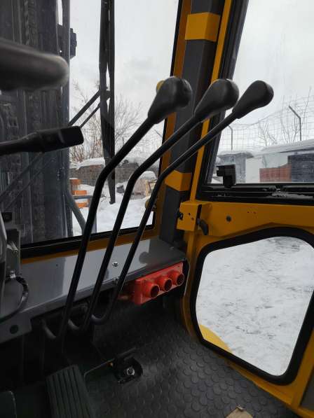 Вилочный погрузчик Komatsu FD70-7 в Омске фото 11