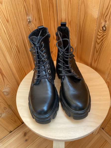 Ботинки женские 39 размер