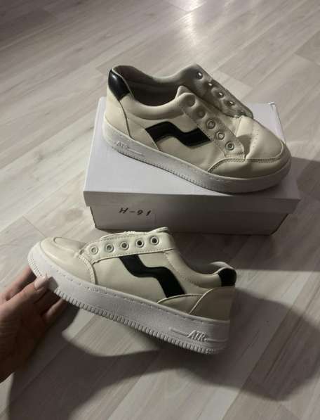 Кроссовки женские в Краснодаре