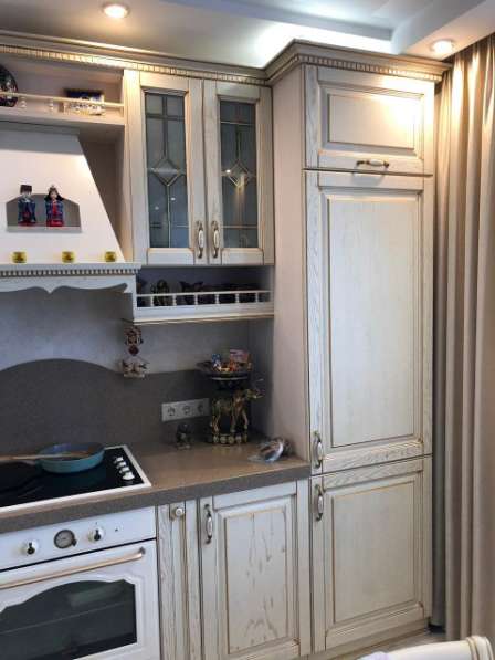 Кухонный гарнитур с фасадами из массива ясеня в Барнауле фото 4