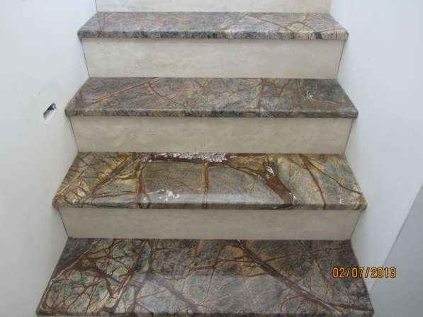 Лестницы из натурального камня мрамора и гранита в Рязани фото 6
