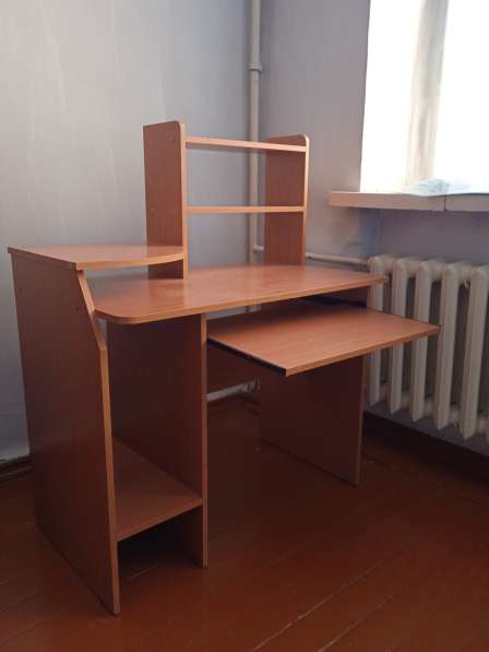 Продам новый компьютерный стол в Красноярске фото 3
