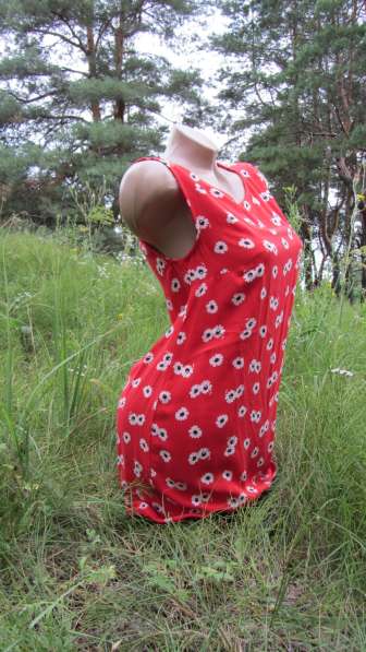 Легкое красное женское платье в фото 3
