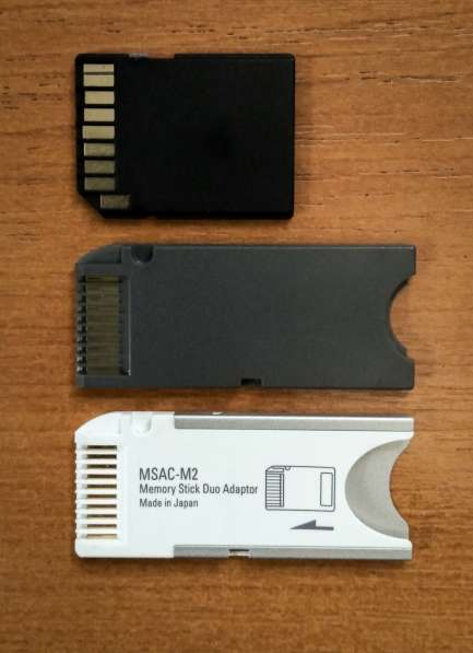 Карты памяти Micro SDHC, SD-адаптер и адаптеры Sony в 