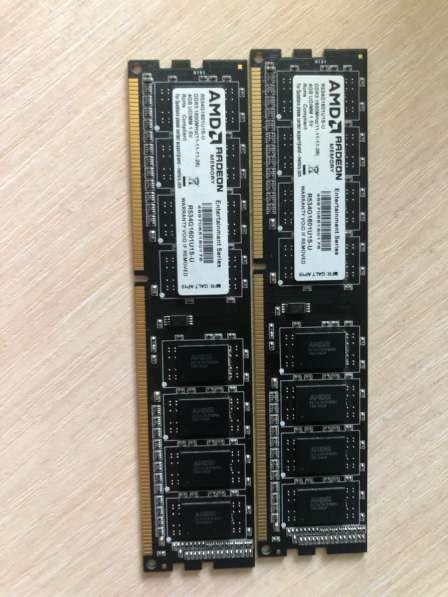 2 планки оперативной памяти по 4GB DDR3