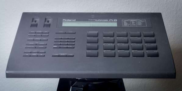Драм-машина Roland R-5