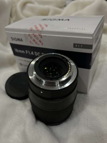 Sigma 16mm f 1 4 sony e + светофильтр в Красноярске фото 4