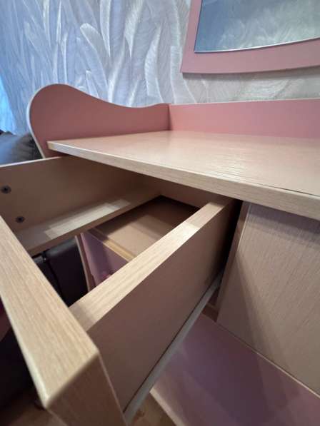 Детская фигурная мебель в нежно-розовом цвете в фото 5