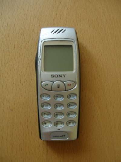 сотовый телефон Sony J7