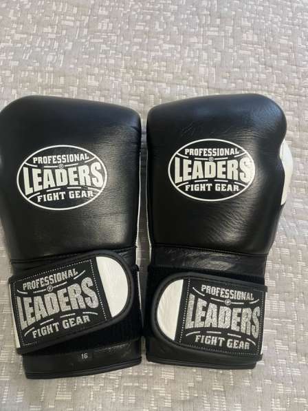 Перчатки боксерские Leaders