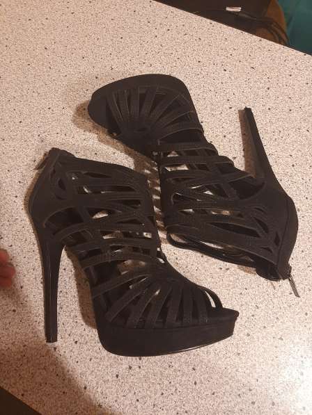 Босоножки в Москве