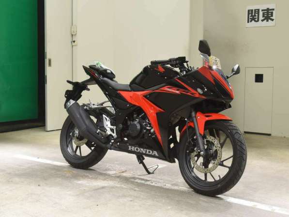 Мотоцикл спортбайк Honda CBR150R рама KC91 модификация спорт