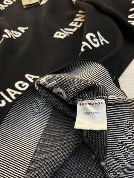 Свитер “Balenciaga” в Москве