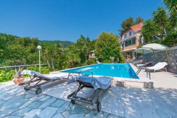 Вилла с бассейном в Италии, Алассио 1500.000€ в фото 10
