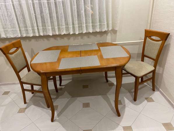 Стол раздвижной кухонный + стулья (каждый по 500)