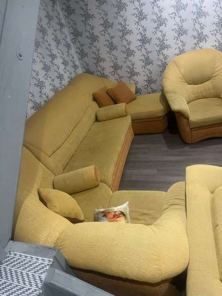 Продаю диван с креслами