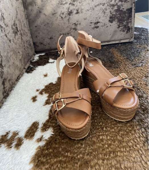 Босоножки женские на танкетке в Екатеринбурге фото 3