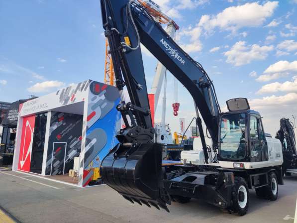 Колёсный экскаватор ARCTIC BEAR ARE215W в 