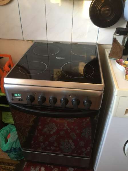Холодильник 80*60*185 whirlpool, электроплита hotpoint aris в Ханты-Мансийске