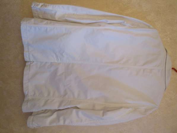 Стильный джинсовый пиджак фирмы ZARA белого цвета в фото 4