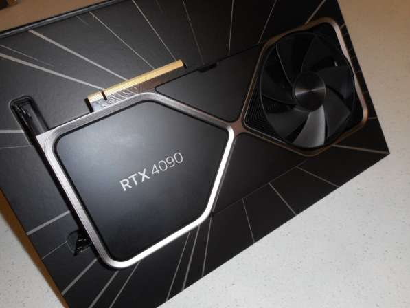 Новая Nvidia GeForce RTX 4090 Founder Edition 24 ГБ GDDR6X в 